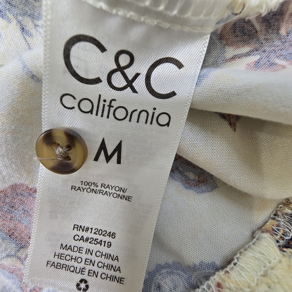 C&C California floral print blouse featuring puff sleeves - Picture 5 of 5